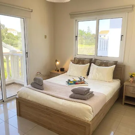 Rugiada With Pool And Sea View Located On The Front Of Nissi Beach *
