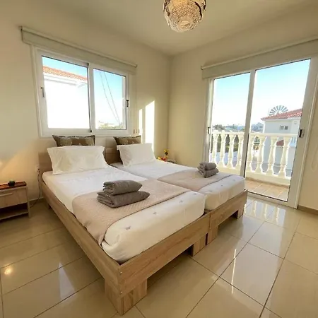Rugiada With Pool And Sea View Located On The Front Of Nissi * איה נאפה